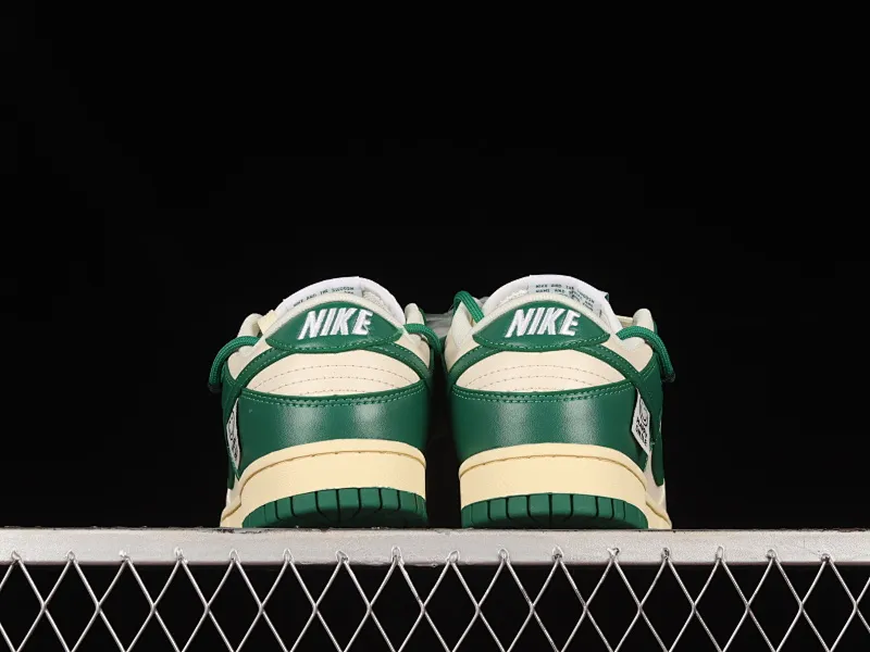All Categories Nk SB Dunk Series Nk SB Dunk Low Low-top Sneakers Nk Dunk Low White and Green Distressed Tags Customized version of deconstructed strap casual sneakers DD1503-112